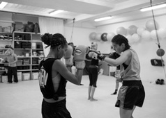 Symbolbild Selbstverteidigung Frauen, Mädchen in Berlin